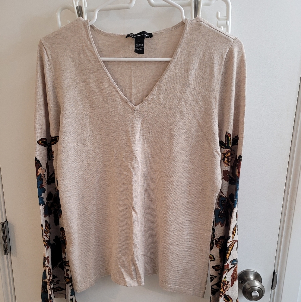 Lightweight long bell sleeved shirt